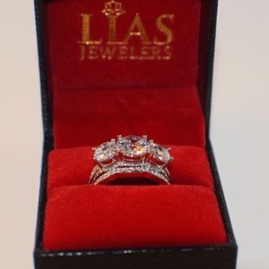 New 18 k white gold wedding ring set with box
